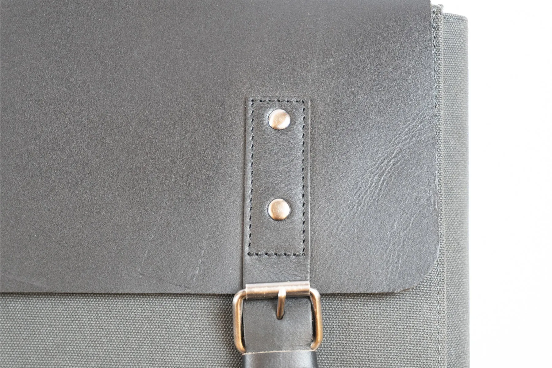 LESTER (leather scratches)